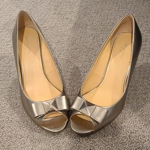 Gold peep toe pumps